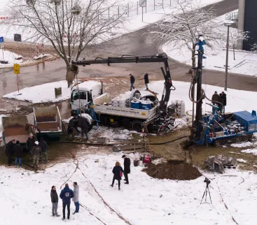 Probebohrung von der Seite mit Geräten