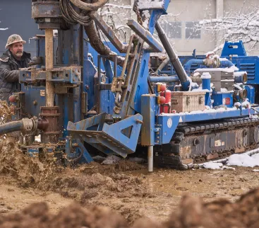 Probebohrung Gerät zieht Wasser aus Boden