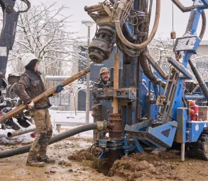 Probebohrung Gerät zieht Wasser aus Boden