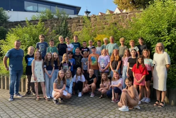 Schülerinnen und Schüler auf einem Gruppenbild